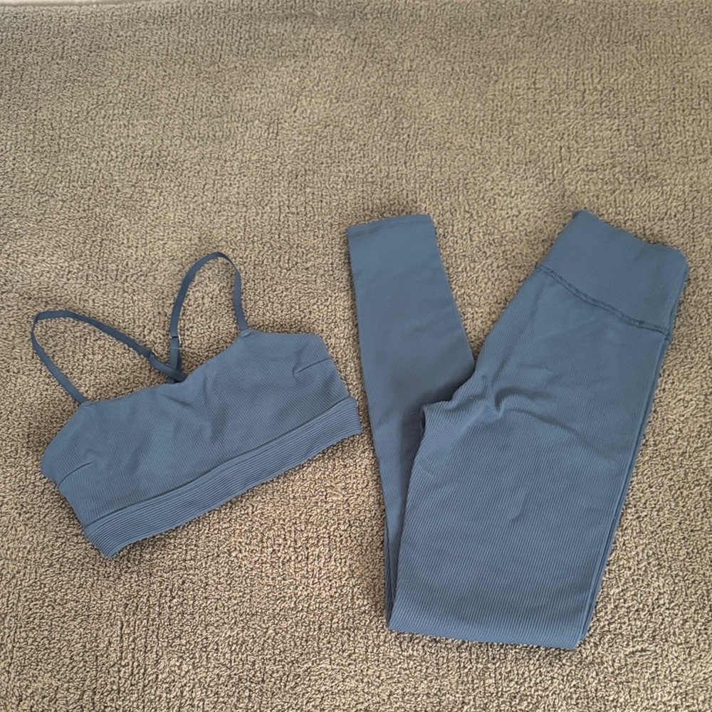 Abercrombie & Fitch | Blue | XS Sports Bra & S Leggings Workout Set